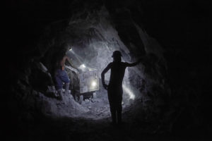 MIQUEL DEWEVER-PLANA | El interior de las mines de Potosí, donde los quechua continúan extrayendo lo que queda de la plata que prácticamente agotó la corona española