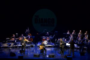 ARCHIVO FESTIVAL DJANGO L'H | The Django Orchestra, liderada por el guitarrista Albert Bello, estrenado en el festival de L'Hospitalet