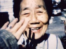 ARCHIVO | Fotograma del documental de Naomi Kawase <em>Katatsumori</em> (caracol), de 1994, donde aparece junto a su tía abuela Uno