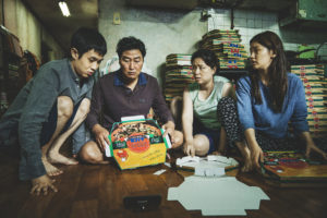 ARCHIVO | La ingeniosa família Ki-taek al completo, en el filme <em>Parásitos</em> de Bong Joon-ho