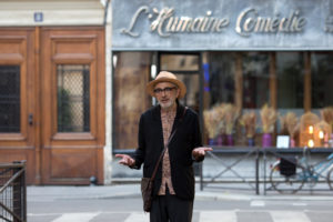 ARCHIVO | El director y actor de It must be heaven, el palestino Elia Suleiman, en una de las escenas en París