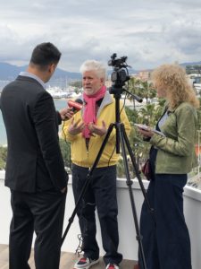 ARCHIVO | Pedro Almodóvar, durante las entrevistas en Cannes por Dolor y glori