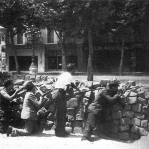 WIKIMEDIA COMMONS | Barricadas en mayo de 1937 en Barcelona en los enfrentamientos entre anarquistas y trotskistas con comunistas