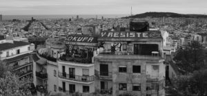 MATHIEU DAVID | Una vista aèria de Barcelona, a càrrec del mateix autor del llibre <em>Barcelone brûle</em>