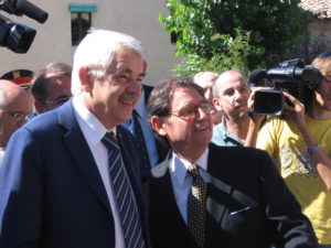 RAFAEL VALLBONA | Pasqual Maragall, el dia de 2006 en què va proclamar la posada en marxa del nou Estatut de Catalunya a Sant Jaume de Frontanyà amb el seu alcalde, Ramon Vilalta