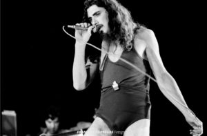 FRANCESC FÀBREGAS | Pau Riba en el Canet Rock de 1975 (<em>La musica i nosaltres</em>, Vicenç Pagès, Ed. Quaderns de la Font del Cargol)
