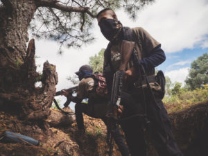 ALFREDO BOSCO/LUZ AMB LE FIGARO MAGAZINE | Un grupo de la policía comunitaria en el municipio de Leonardo Bravo, donde se libra el control de la carretera de Chilpancingo con los cárteles, en diciembre de 2018