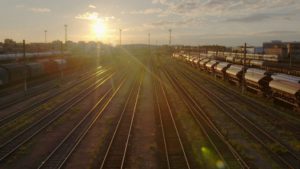 ARCHIVE | Les voies du train de la ligne B du RER parisien à <em>Nous</em>, comme espace métropolitaine et métaphorique sur la société française