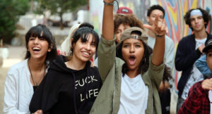 VIRGINIE SURDEJ/AMINE MESSADI : Le groupe d'adolescents, dont un grand nombre de filles, qui participe au film Haut et fort de Nabil Ayouch.