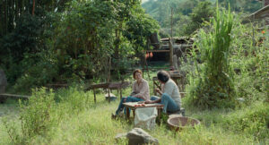 KICK THE MACHINE | Tilda Swinton y Elkin Día, conversando en el bosque colombiano sobre las almas de la naturaleza, en <em>Memoria</em>, de Apichatpong Weerasethakul