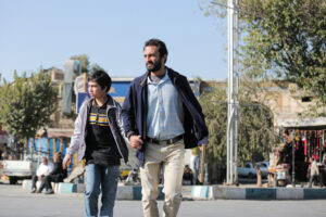 AMIR HOSSEIN SHOJAOI | Amir Jadidi et son fils, dans le film Un héros de l'Iranien Asghar Farhadi
