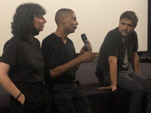 VICENÇ BATALLA | El dj y productor de Detroit Jeff Mills, hablando en la presentación del documental <em>Laurent Garnier: Off the Record</em>, con la traductora a su derecha y el protagonista a su izquierda