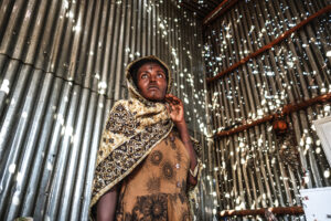 EDUARDO SOTERAS/AFP | Dans une maison à Humera, dans le nord-ouest du Tigré, où deux femmes et un homme ont été tués au début du conflit avec Addis-Abeba, sur une photo du 22 novembre 2020