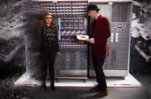 ARCHIVE | Les Serbes Sonja Loncar et Andrija Pavlovic présentent dans une capsule vidéo <em>Beyond Quantum Music</em>, une pièce basée sur la physique quantique et l'audio génératif