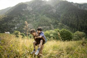 ARCHIVE | Les deux personnages du film Les Huit Montagnes, de Felix Van Groeningen et Charlotte Vandermeersch, dans leur enfance