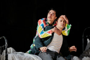 CHRISTOPHE RENAUD DE LAGE | Bertrand de Roffignac, que encarna el paper d'Arlequí, i Xavier Gallais, el del poeta Alcandre, a <em>Ma jeunesse exaltée</em>, d'Olivier Py, al Festival d'Avinyó