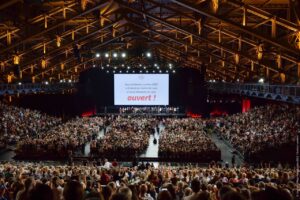 JEAN-LUC MEGE | L'ouverture du Festival Lumière 2022 à la Halle Tony Garnier de Lyon, avec 5 000 spectateurs