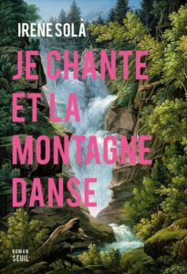 Portada de la versió en francès de <em>Canto i jo i la muntanya balla</em>, d’Irene Solà, publicat per Seuil i traduït per Edmond Raillard