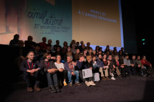 ANGÉLIQUE AVEAUX | La foto final de família final del 35è festival Cinélatino, amb els premiats