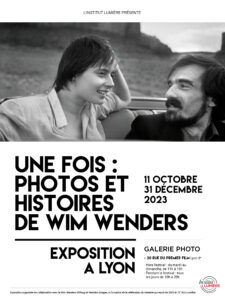 INSTITUT LUMIÈRE | L'une des trois expositions de photographie de Wim Wenders pour le Prix Lumière 2023 à Lyon, avec une image pendant un voyage à travers Monument Valley en 1978 où il rencontra Isabella Rossellini et Martin Scorsese avec leur voiture en panne