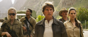 PARAMOUNT PICTURES | Una altra escena de <em>Misión Imposible: Sentencia final</em>, amb Tom Cruise rodejat de les actrius Pom Klementieff, a l'esquerra, i Hayley Atwell, a la dreta