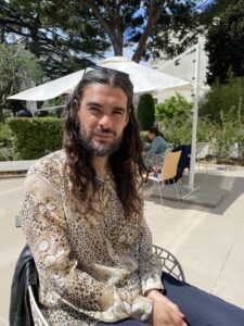 VICENÇ BATALLA | El director Óliver Laxe, en las mesas redondas con periodistas internacionales en el Festival de Cannes por <em>Sirât</em>