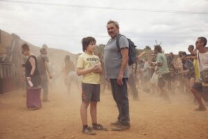 QUIM VIVES | Una escena del principio de <em>Sirât</em>, de Óliver Laxe, en una <em>rave</em> en el Atlas marroquí